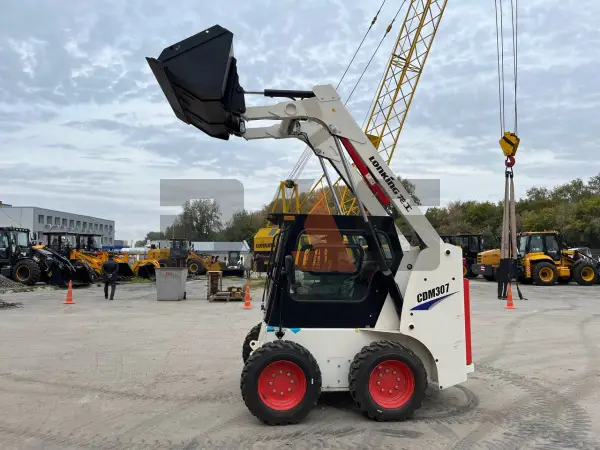Мини-погрузчик Lonking CDM307 купить в Сургуте