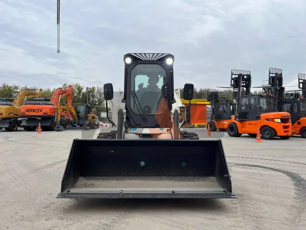 Мини-погрузчик Lonking CDM307 купить в Сургуте