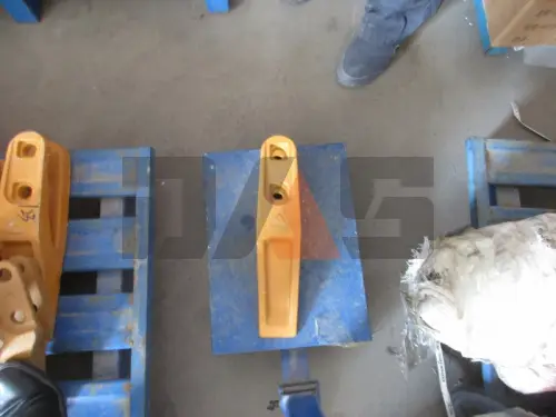 Зуб ковша фронтальный для LW500F